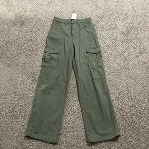 H&M Wide Leg Cargo Jeans - Women’s Size 2